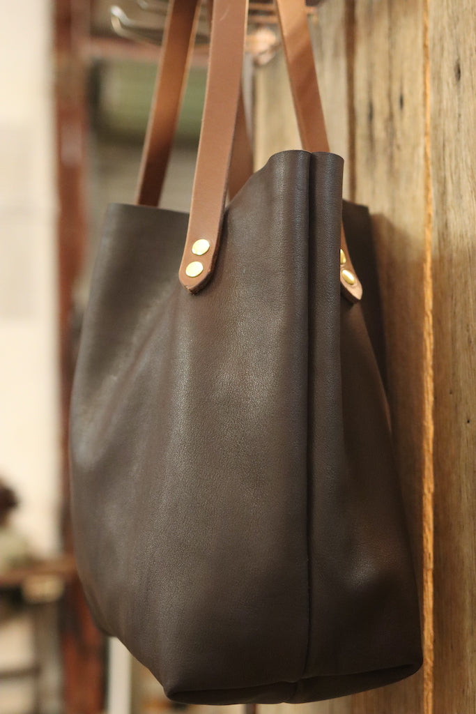 BORSA L Classic Full Grain Leather Tote Handbag